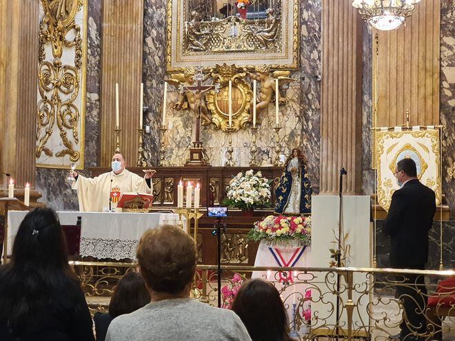 En una muy emotiva celebración en la Basílica La Mercé de Barcelona, la colectividad paraguaya conmemoró a la patria y a la madre.