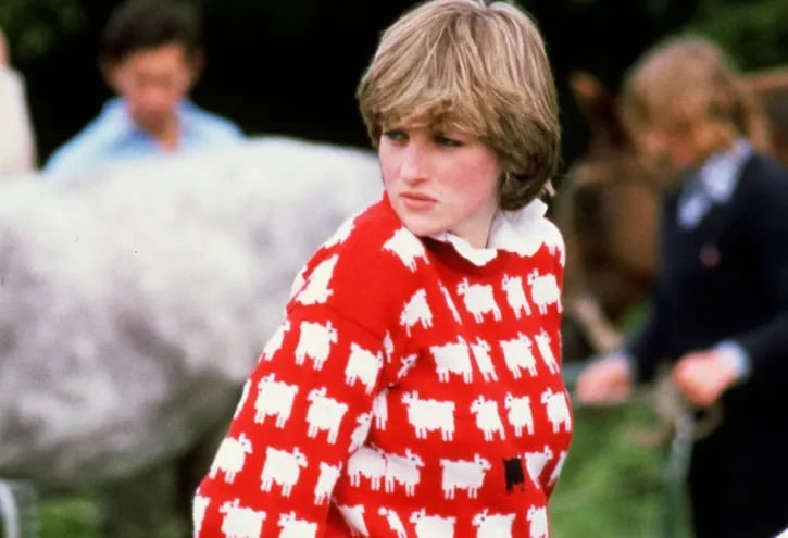 El suéter con una oveja negra que llevó la princesa Diana en 1981 será subastado.