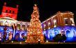 Las luces del árbol de navidad del Palacio de López ya se encendieron desde el viernes.