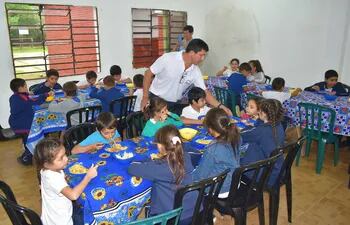 Inician distribución del almuerzo escolar en escuelas de Villarrica.