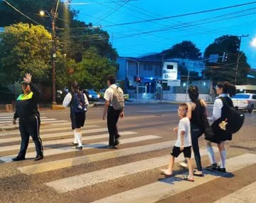 Hay muchos menores circulando en las calles dirigiéndose a sus escuelas y colegios. Su seguridad en el tránsito es responsabilidad de todos.