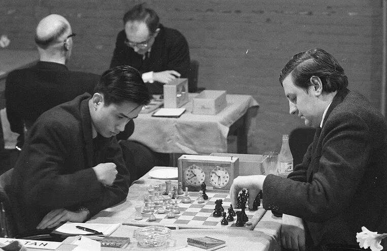 Tan Hiong Liong vs Donner Ámsterdam 1961 (Foto Rossem, Wim van Anefo Archivos Nacionales de Países Bajos).