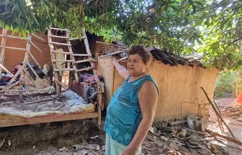 La señora Saturnina Gonzales, pide la asistencia para la reparación o construcción de una nueva vivienda.