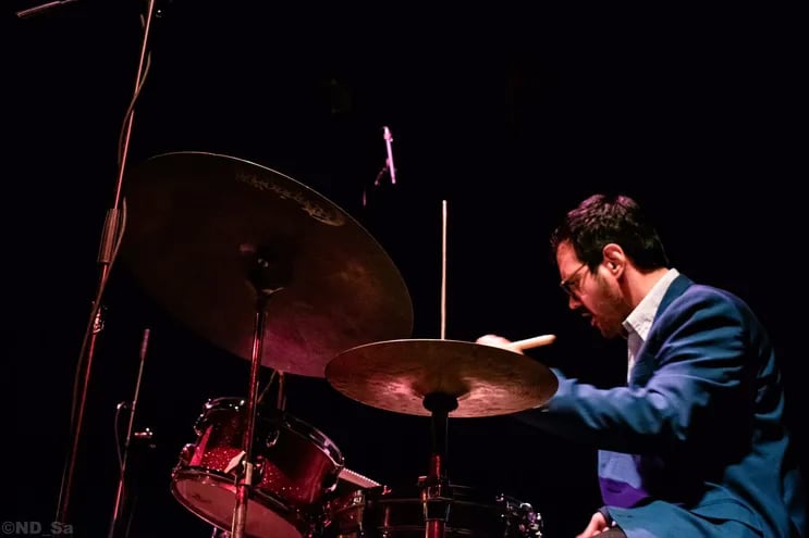 El baterista Sebastián Ramírez, que recientemente culminó una maestría en Barcelona, ofrecerá una clase magistral en el Asujazz.