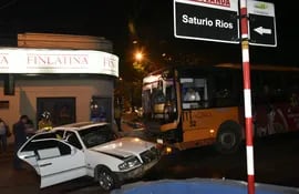 accidente-de-transito-entre-omnibus-y-vehiculo-en-zona-centrica-de-san-lorenzo-54046000000-1707475.jpeg