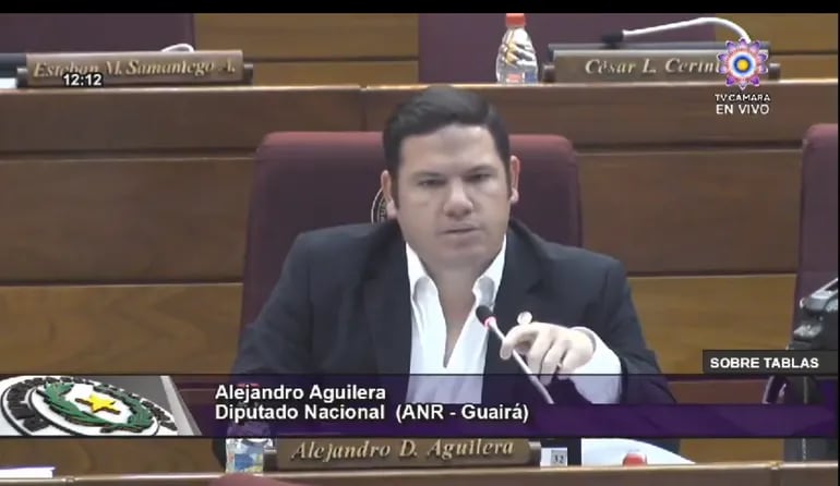 El diputado colorado, Alejandro Aguilera, durante la presentación de su proyecto de ley para aumentar la pena a quienes roban energía eléctrica.