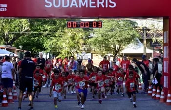 Los niños tuvieron activa participación en su categoría en la corrida de Sudameris y el Club Náutico San Bernardino.