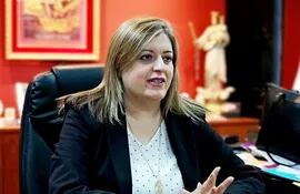 Sandra Quiñónez actuó de gestora para 'librar' al jefe de su íntima amiga de hacer cuarentena en un albergue del Gobierno.