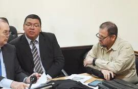 Francisco de Vargas y Luis Rojas, exministros de la Senad acusados de supuesta lesión de confianza, en la sala de juicios orales.