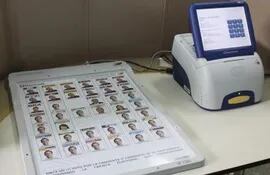 el-voto-electronico-con-la-maquina-para-votar-se-realiza-este-domingo-en-venezuela--161655000000-465279.jpg