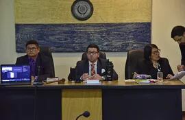 Los jueces Manuel Aguirre, Juan Francisco Ortiz (presidente), y Rossana Maldonado integran el Tribunal de Sentencia.
