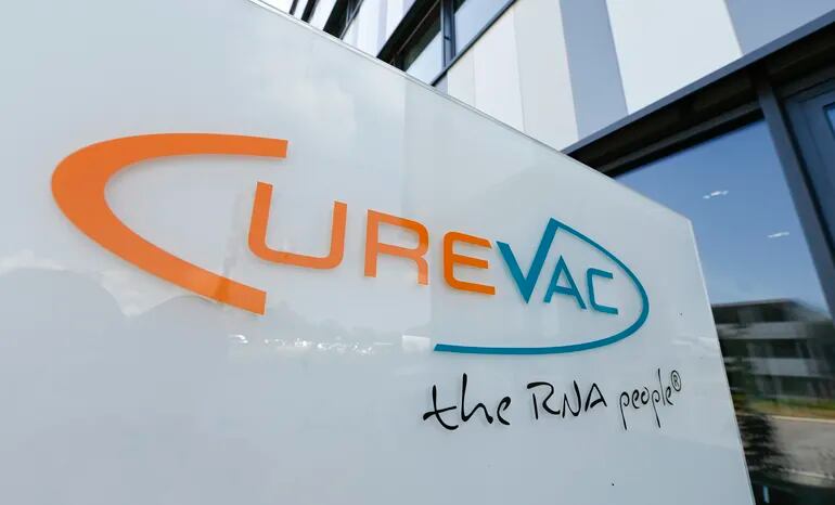 La compañía biofarmacéutica CureVac, de Alemania, anunció el cierre del desarrollo de una vacuna anticovid.