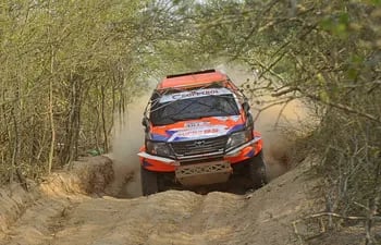 Blas Zapag y Juan José Sánchez lograron el tetracampeonato en la T1 Nafta con la imbatible Toyota Hilux del equipo naranja.