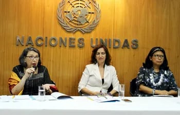 la-ministra-de-la-mujer-ana-maria-baiardi-line-bareiro-la-representante-de-onu-mujeres-en-paraguay-carolina-taborga-y-por-pnud-cecilia-ugaz--210202000000-1303112.jpg