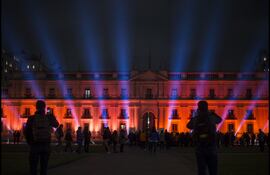 el-palacio-de-la-moneda-de-chile-de-este-ano-que-fue-iluminado-extraidas-de-la-web-de-la-presidencia-de-chile-25843000000-1837458.png