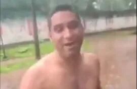 A través de un video, el diputado Jorge Brítez demostró su descontento por una calle inundada de Ciudad del Este.