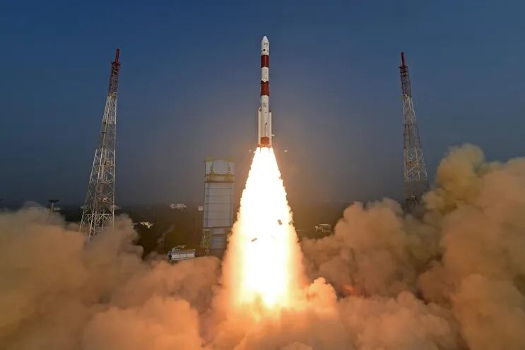 El cohete PSLV-C58 despega del centro espacial Satish Dhawan en Sriharikota.