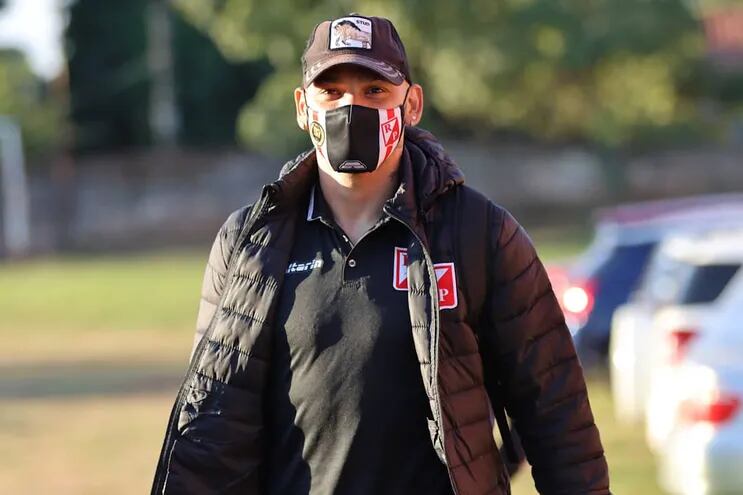 Dionicio Ismael "Loco" Pérez Mambreani, experimentado atacante de River Plate.