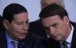 El cineasta brasileño entiende que su país ha "empeorado" en los últimos tiemos. El vicepresidente Hamilton Mourao habla con el presidente Jair Bolsonaro, actuales gobernantes del Brasil.