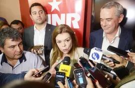 mc-leod-conversa-con-la-prensa-y-alliana-la-escucha-i--133549000000-1482903.jpg