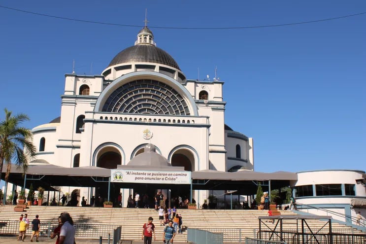Arquitecto critica la fachada actual de la Basílica de Caacupé