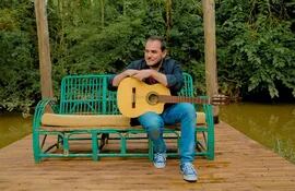 El cantautor español Ismael Serrano se presenta esta noche en el Teatro del Hotel Guaraní.