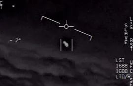 Un objeto volador no identificado en una imagen capturada por un avión militar estadounidense en 2015.