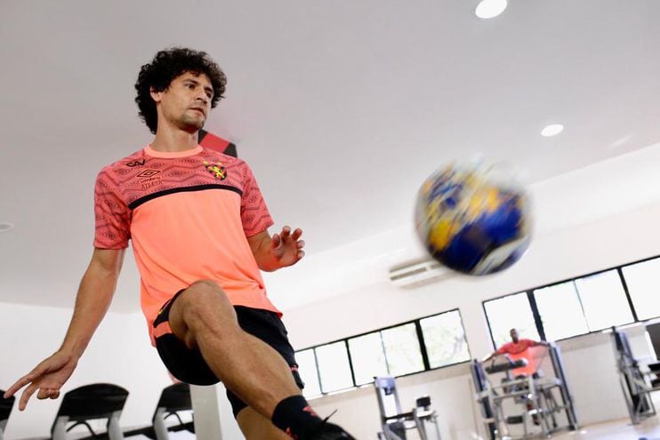 Blas Cáceres ya participó de su primer entrenamiento con el Sport Recife.