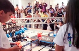 retornaron-los-alumnos-que-representaron-a-paraguay-en-un-campeonato-de-robotica--225211000000-1590232.jpg
