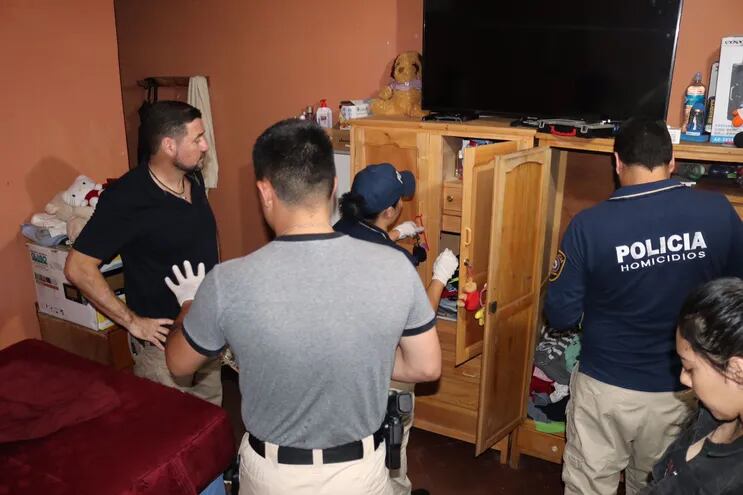 Allanamiento en la casa de la empleada doméstica del exfiscal Javier Ibarra, en San Lorenzo.