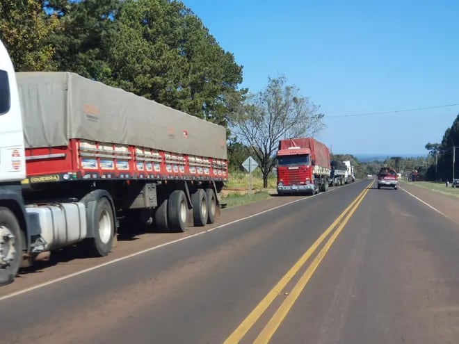 El paro de camioneros, que ya lleva más de una semana, obligó a la empresa aceitera Algisa, de Coronel Bogado, a parar su planta industrial.