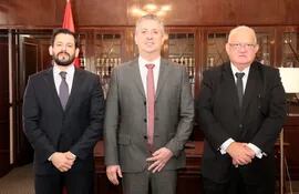 César Rossel, Jaime Bestard y Jorge Bogarín González.