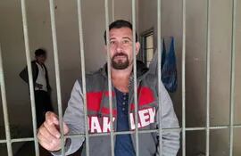 Francisco Javier Enciso Galeano, unico detenido e imputado por el asalto y robo de una bodega en Fuerte Olimpo, el mismo dice ser inocente y reclama su libertad.