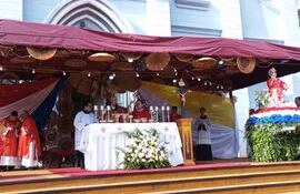 Monseñor Joaquín Robledo presidió la misa en honor al santo patrono y por los 248 años de fundación de la ciudad.