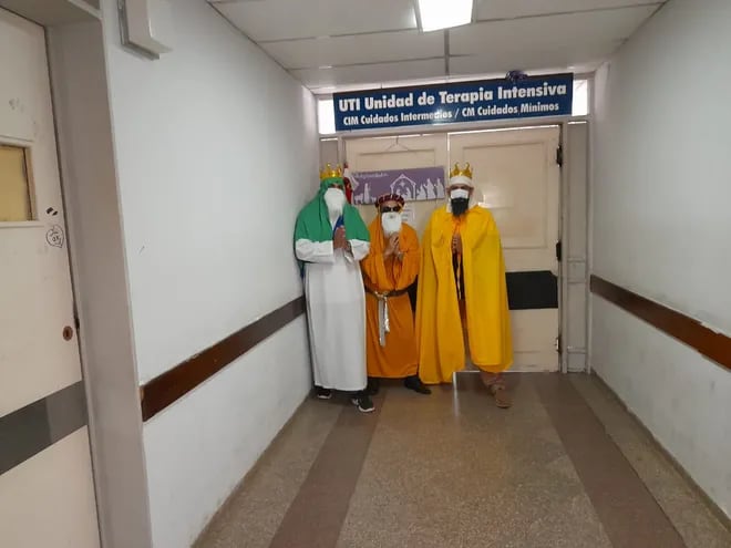 Los Reyes Magos visitando a los niños en los hospitales
