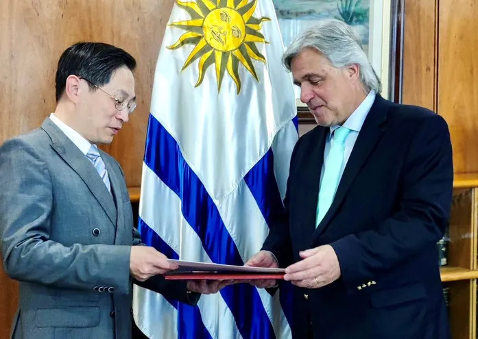 Huang Yazhong, embajador de China en Uruguay