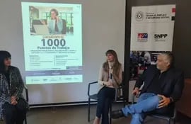Raquel Dentice, de la Asociación Paraguaya de Call Center, Carla Bacigalupo, ministra de Trabajo y José Ramírez, habían presentado en agosto pasado el proyecto para emplear a 1.000 personas.