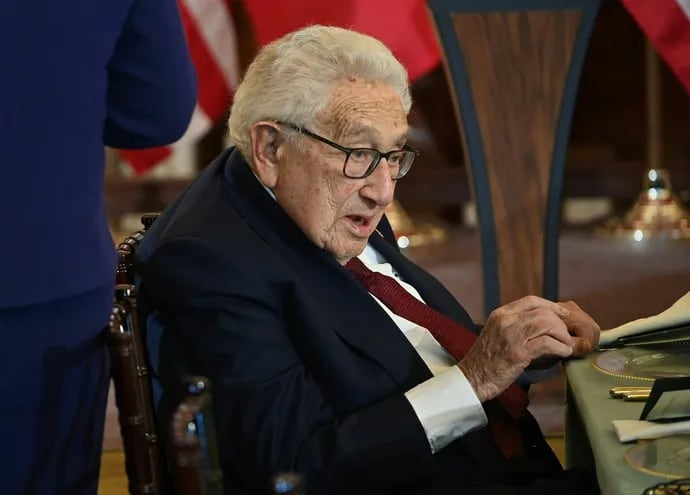 El ex secretario de Estado de los Estados Unidos, Henry Kissinger, figura clave de la diplomacia estadounidense en la era posterior a la Segunda Guerra Mundial, murió a la edad de 100 años.
