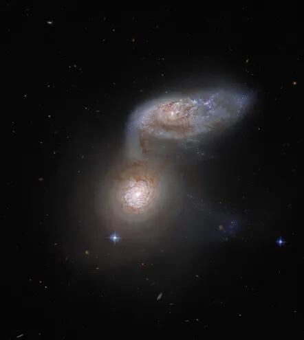 En un trabajo recientemente publicado sobre este tema, los astrónomos buscaron análogos cercanos de las primeras galaxias formadas en el Universo, para que pudieran estudiarse con mucho más detalle.