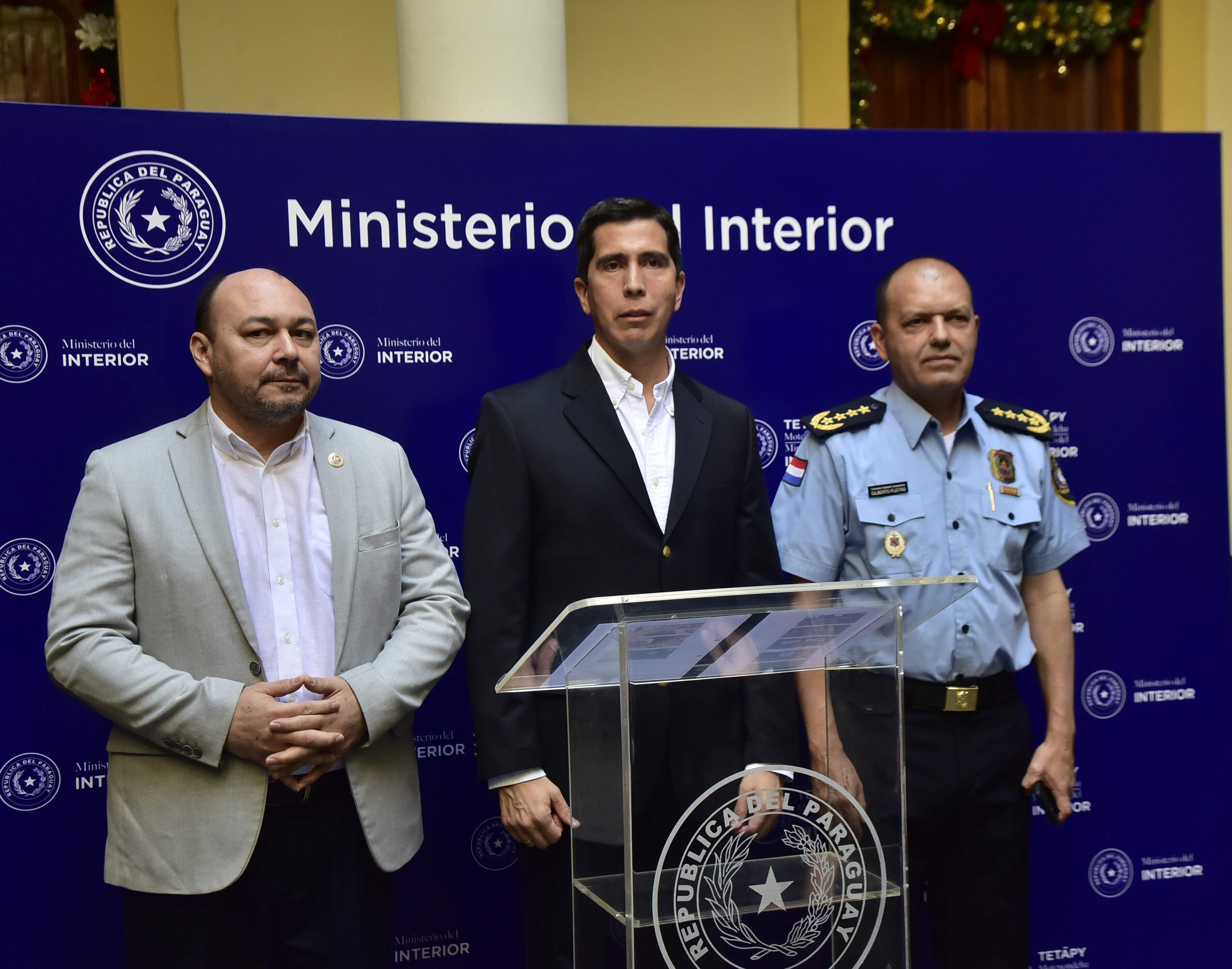  Julio Fernández, titular de Aduanas, Federico González, ministro del Interior y Gilberto Fleitas, comandante de la Policía.