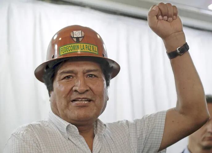 Evo Morales renunció en 2019 tras confirmarse el fraude electoral cometido para mantenerse en el poder.
