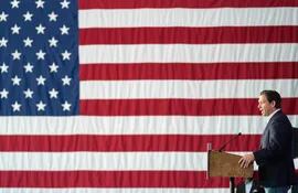 El gobernandor de Florida, Ron DeSantis, inicia una gira internacional con especulaciones sobre una posible candidatura presidencial por el partido Republicano.  (AFP)