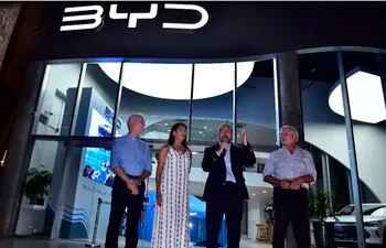 El Grupo Diesa inauguró el flamante showroom de BYD, en Asunción.