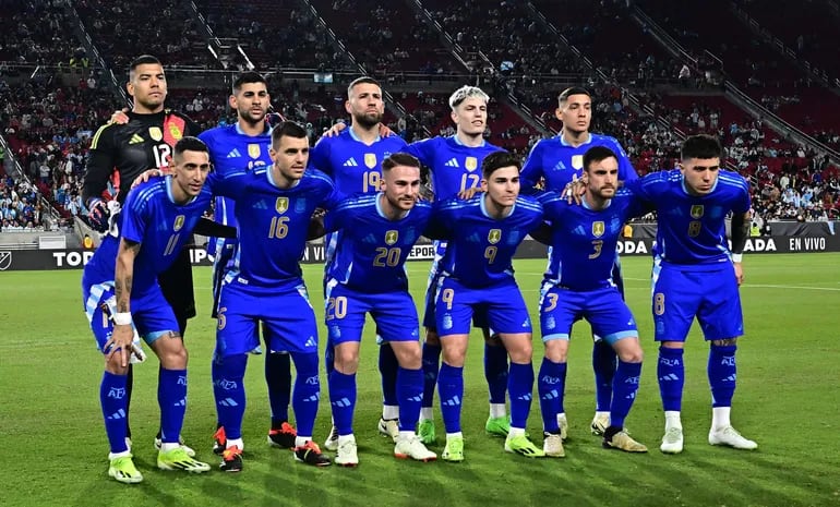 Argentina's players pose for a team photo before the international friendly football match between Argentina and Costa Rica at LA Memorial Coliseum in Los Angeles on March 26, 2024. (Photo by Frederic J. BROWN / AFP)