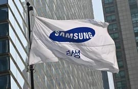 La surcoreana Samsung Electronics prohibió usar los servicios de inteligencia artificial como ChatGPT a los empleados de su división de móviles y electrodomésticos, anunció el martes la empresa, alegando ejemplos de “uso indebido” de esta tecnología.