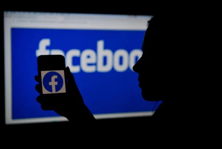 Los agentes antimonopolio de EE. UU. han pedido a un tribunal federal un tiempo adicional para volver a presentar un caso de monopolio contra Facebook, lo que podría revertir su adquisición de Instagram y WhatsApp, pero fue descartado el mes pasado.