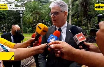 Video: embajador de EE.UU visitó Aduanas de CDE