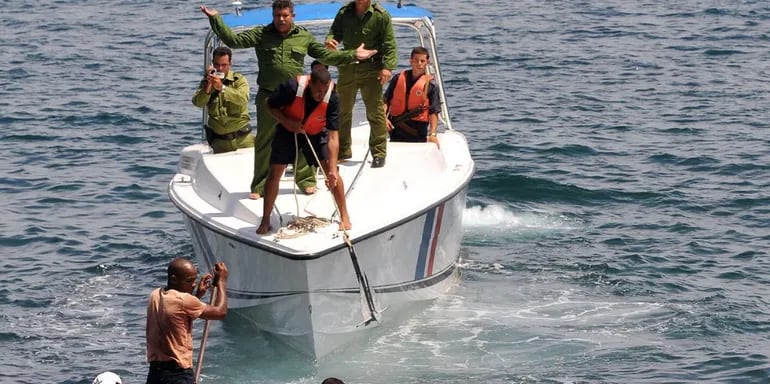 Un grupo de 14 migrantes fue detenido este domingo en altamar cerca de la costa oeste de Puerto Rico.