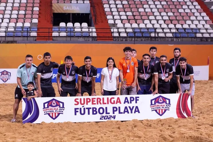 El 24 de Setiembre subió en su primera participación al podio de la Superliga de Fútbol Playa.