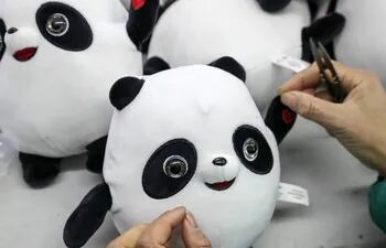 Bing Dwen Dwen, la mascota de los JJOO de invierno que se realizan en Pekín, China.